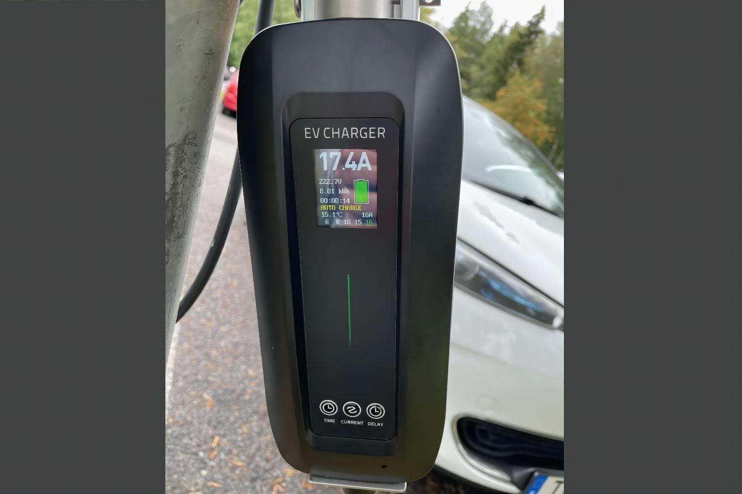 The customer requires that the portable EV charger can set the delay charging and the charging time. In particular, it requires multi current switchable, which is convenient for car owners to choose. This project is less difficult. All functional modules are ready-made and can be matched and assembled according to customer needs.